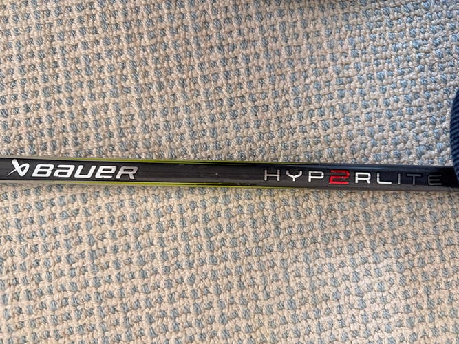 Junior Bauer Vapor Hyperlite 2 Right Handed Hockey Stick P92 30 Flex (Used)