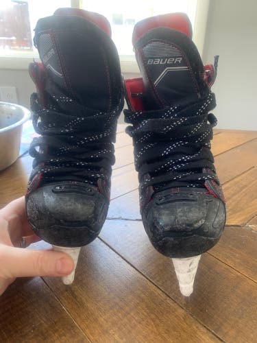 2018 Bauer NS Hockey Skates Regular Width Size 1 (Used)