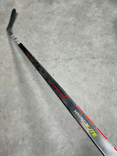 95 Flex P28 Senior Bauer Vapor Hyperlite Right Hand Hockey Stick (New) Pro Stock