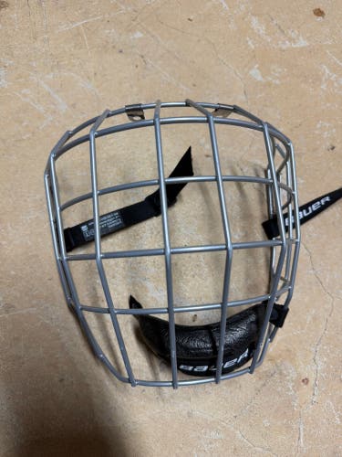 Large Bauer Full Cage Facemask for Ice Hockey Helmet (Used)