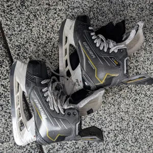 Bauer Supreme M40 Hockey Skates 10 (Used)