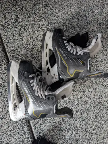 Bauer Supreme M40 Hockey Skates 10 (Used)