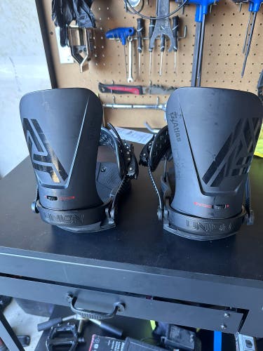 Men's Medium Snowboard Bindings All Mountain (Used)