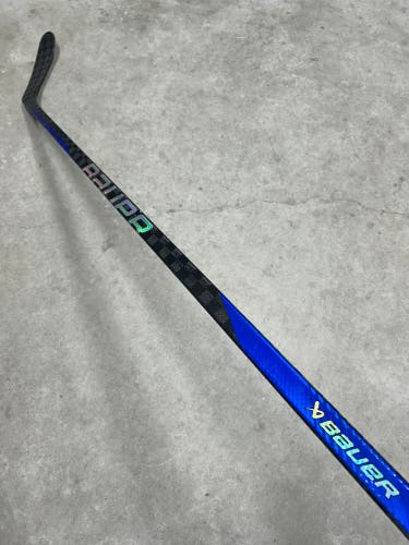 77 Flex P28 Senior Bauer Nexus Sync Right Hand Hockey Stick Pro Stock (New)