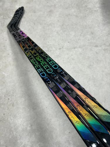 3 PACK 90 Flex P28M Senior CCM Jetspeed FT7 Pro Right Hand Hockey Stick Pro Stock (New)
