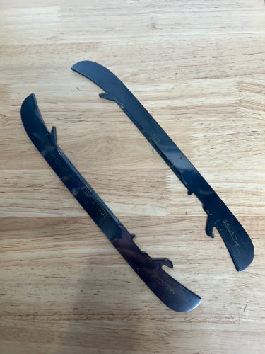 NHL Pro Stock Game Used Bauer FLY-TI 272mm Dallas Stars Skate Blades / Runners