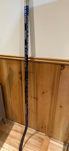 Senior Easton Stealth CNT Right Handed Hockey Stick 100 Flex (Used)