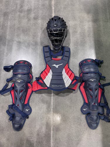 Youth Mizuno Samurai Catcher's Set (Used)