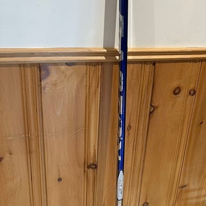 Senior Easton Synergy SE16 Right Handed Hockey Stick 75 Flex (Used)