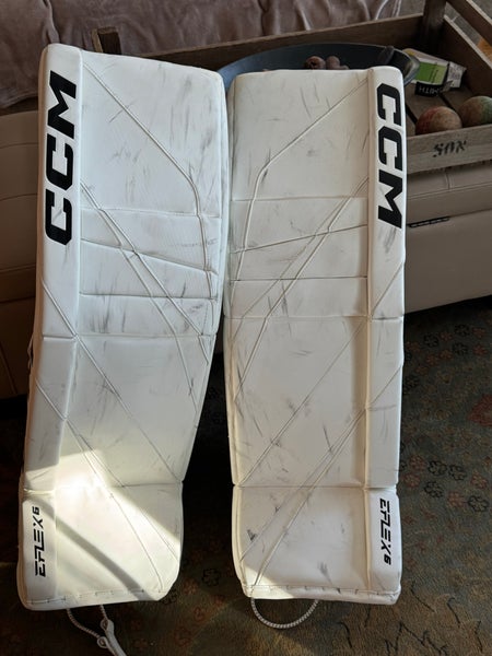 34" 2023 CCM EFlex 6 Goalie Leg Pads (Used)