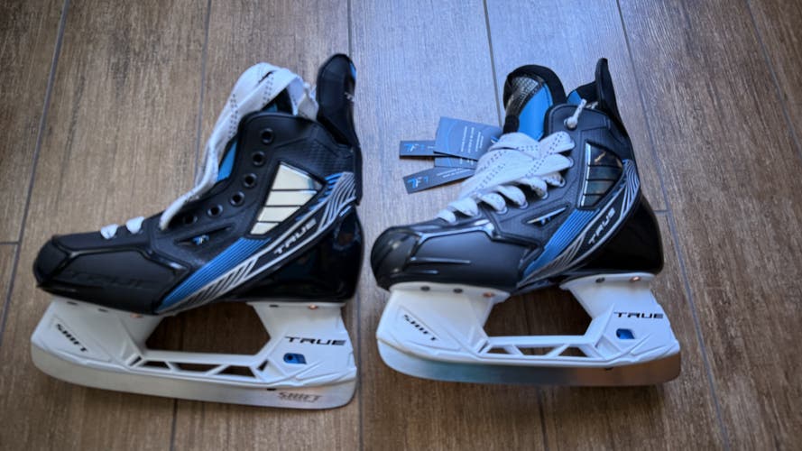 True TF7 Hockey Skates Regular Width  Size 3 (NEW - in original box)