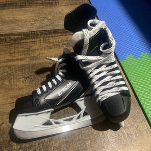 CCM Tacks 9040 Hockey Skates Size 3 (Used)