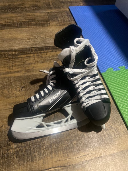 CCM Tacks 9040 Hockey Skates Size 3 (Used)