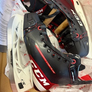 New CCM JetSpeed XTRA PLUS Hockey Skates Jr. size: 3