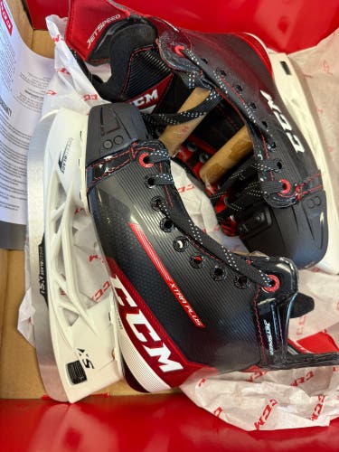 New CCM JetSpeed XTRA PLUS Hockey Skates Jr. size: 3