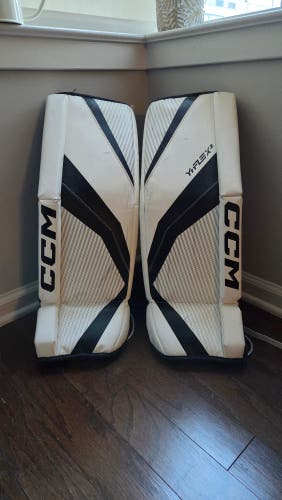 26" CCM YTFLEX 3 Goalie Leg Pads (Used)