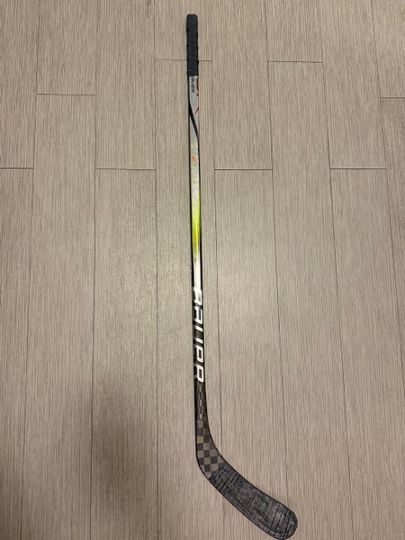 Youth Bauer Vapor Hyperlite 2 Left Hand Hockey Stick P92 Less Than 30 Flex (Used)