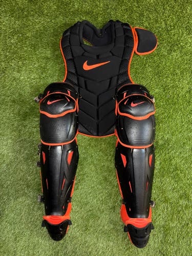 Nike Diamond Elite Catcher’s Gear Set Black/Orange 17”