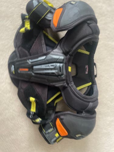 Medium Junior CCM Tacks AS-V Pro Shoulder Pads (Used)