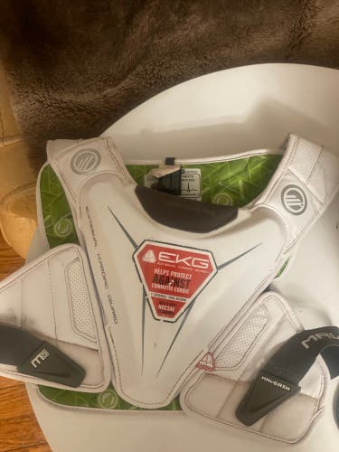 Large Adult Maverik MAX EKG Shoulder Pads (Used)