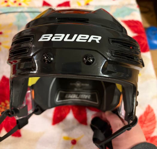 Medium Black Bauer Re-Akt 75 Helmet (Used)