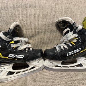 Bauer Supreme Matrix Hockey Skates Regular Width Size 1.5 (Used)