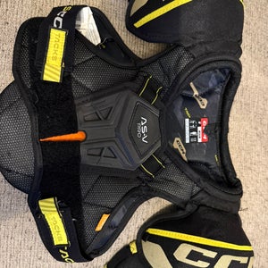 Medium Youth CCM Tacks AS-V Pro Shoulder Pads (Used)