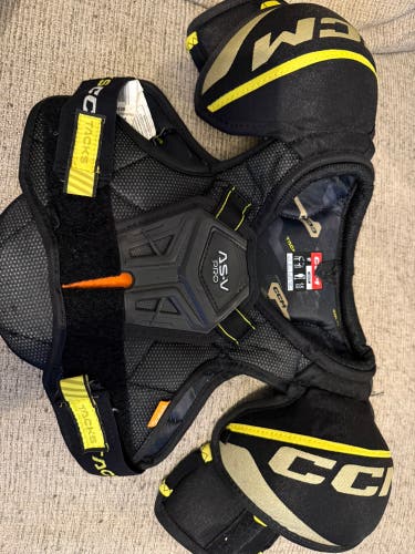 Medium Youth CCM Tacks AS-V Pro Shoulder Pads (Used)