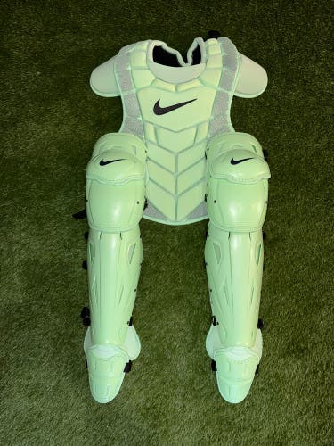 New Nike Diamond Elite Catcher’s Gear Set Green/Anthracite 17”
