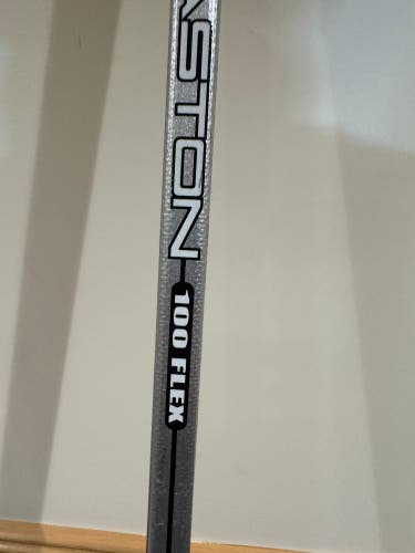 Senior Easton Original Synergy Right Handed Hockey Stick Mid Pattern 100 Flex (Used)
