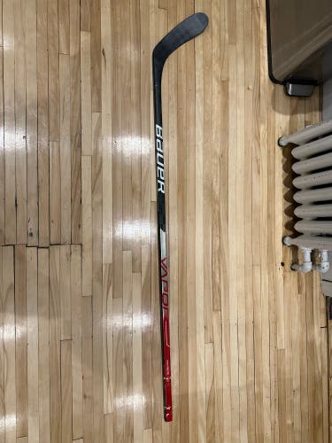 Senior Bauer Vapor Hyperlite Right Handed Hockey Stick P28 77 Flex Pro Stock (Used)