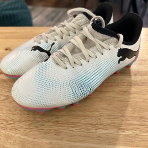 Unisex 1.5Y (Big Kids / Youth) Puma Future 7 Cleats (Used)