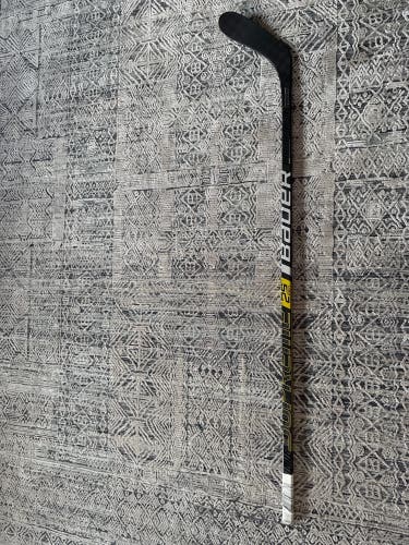 Senior Bauer Supreme 2S Left Hand Hockey Stick P28 82 Flex (Used)