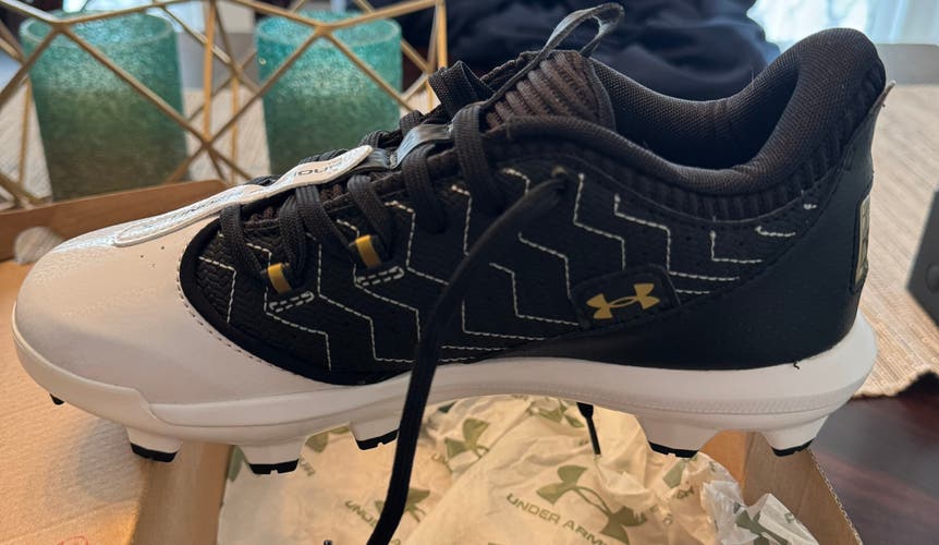 Kids 5.5Y (Big Kids / Youth) Youth Under Armour Cleats (New)