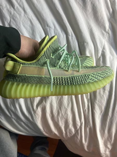 Yeezy Boost 350 V2 Men's Size M 11.0 Shoes (Used)