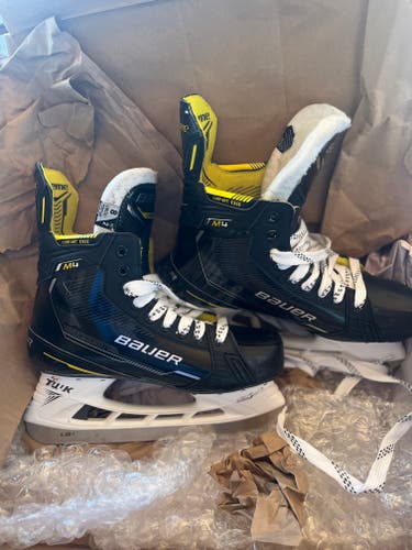 2022 Bauer Supreme M4 Hockey Skates Regular Width (Used - Excellent condition)