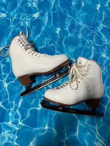 Jackson Ultima Mystique Figure Skates Adult 4.5 (Used)