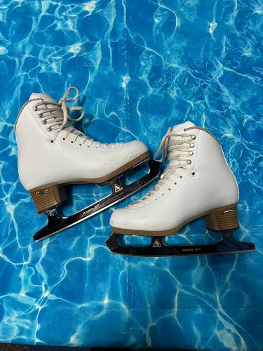 Jackson Ultima Freestyle Figure Skates Adult 5.5 (Used)