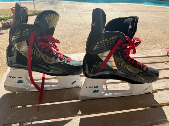 True Catalyst 7 Hockey Skates Size 6