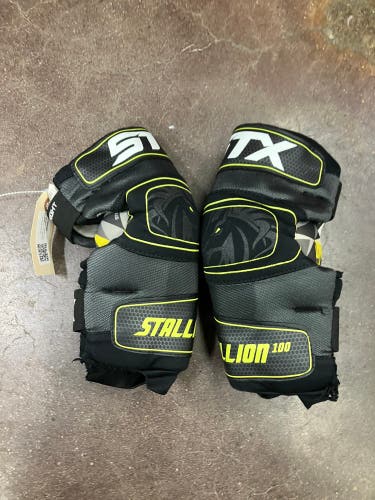 Medium Youth STX Stallion 100 Arm Pads (Used)