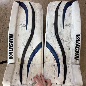 White 26+2" Junior Vaughn Ventus LT60 Goalie Leg Pads (Used)