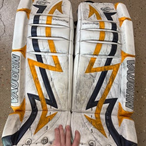 30+1" Junior Vaughn Velocity 7200 Goalie Leg Pads (Used)