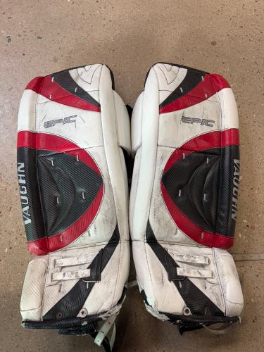 30" Junior Vaughn Epic 800 Goalie Leg Pads (Used)