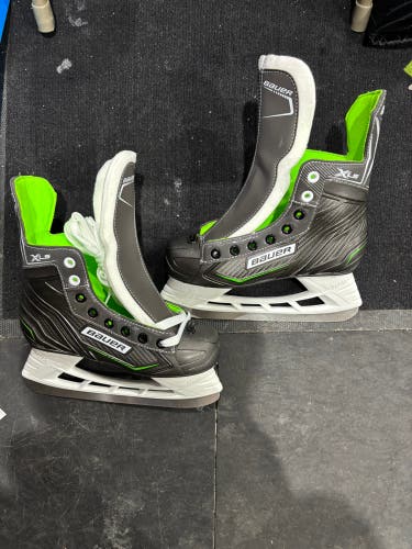 Junior Bauer XLS Hockey Skates Size 3 (New)