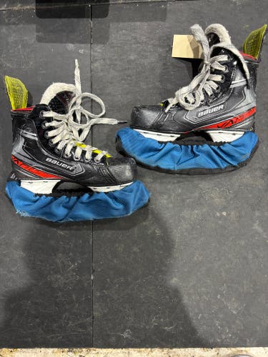 Junior Bauer Vapor X2.9 Hockey Skates Regular Width Size 2.5 (Used)