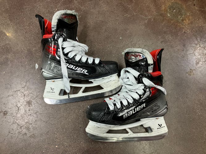 Junior Bauer Vapor X5 Pro Hockey Skates Regular Width Size 3 (Used)