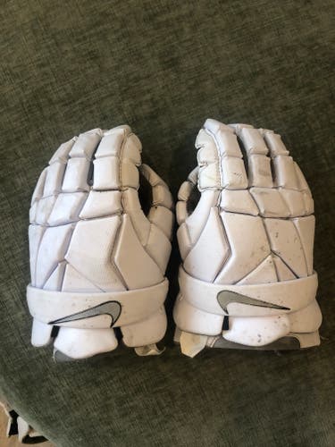 Nike Vapor select player Gloves Medium (Used)