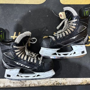 Intermediate CCM Ribcor 76K Hockey Skates Size 5 (Used)