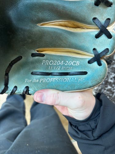 2024 Rawlings Heart of the Hide RH Infield Baseball no Glove 11.5" (Used)