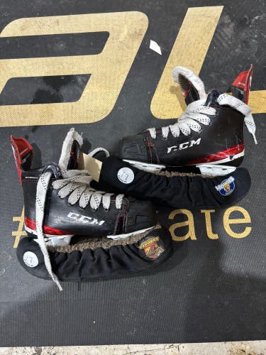 Junior CCM JetSpeed FT485 Hockey Skates Size 1.5 (Used)